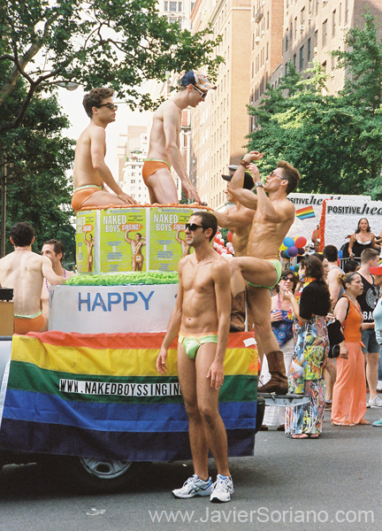 b-new-york-city-lgbt-parade-2009-1