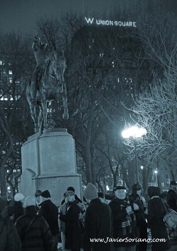 Javier Soriano: Latino photographer. Union Square, New York City. Vigilia por lo sucedido en Tucson, Arizona.
